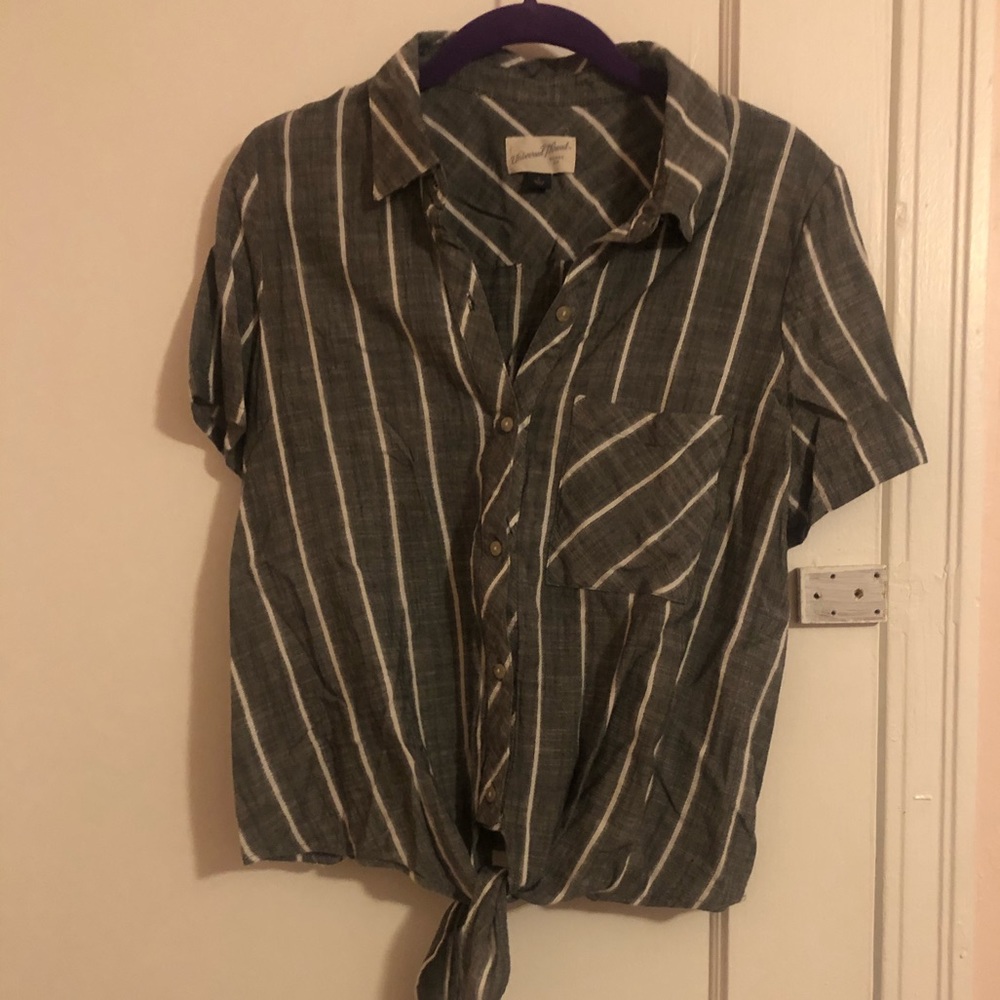 Universal Thread tie-bottom top